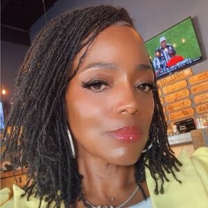 Meet your Posher, Charmaine